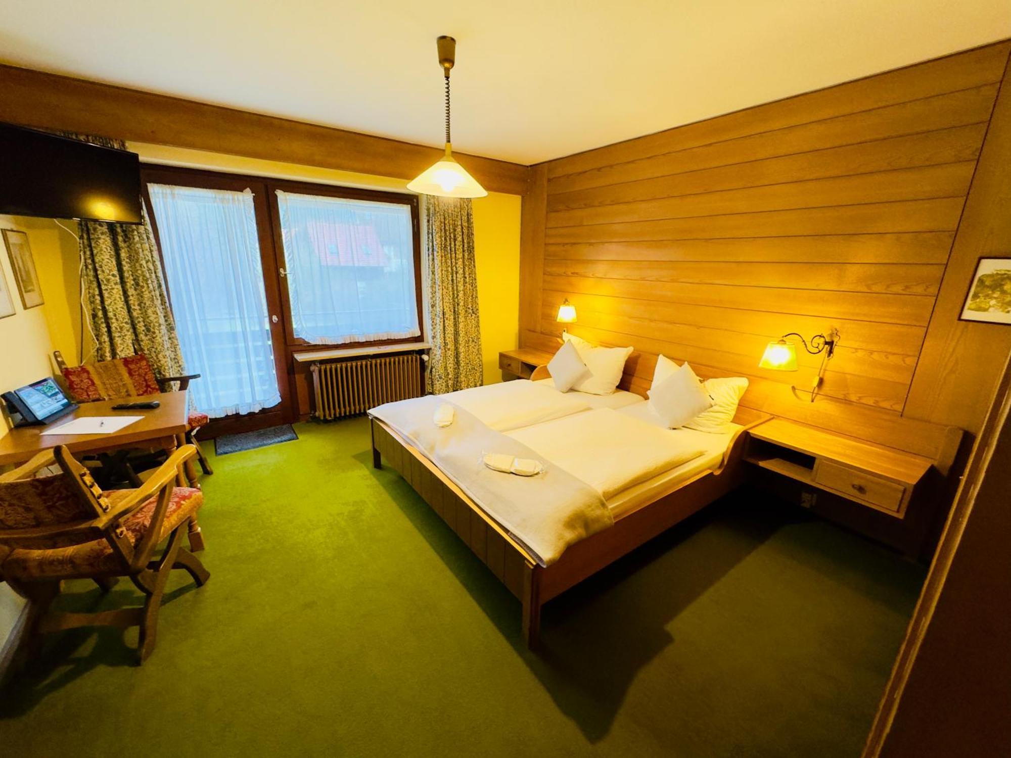 Hotel Restaurant Adler Stube Muenstertal Room photo