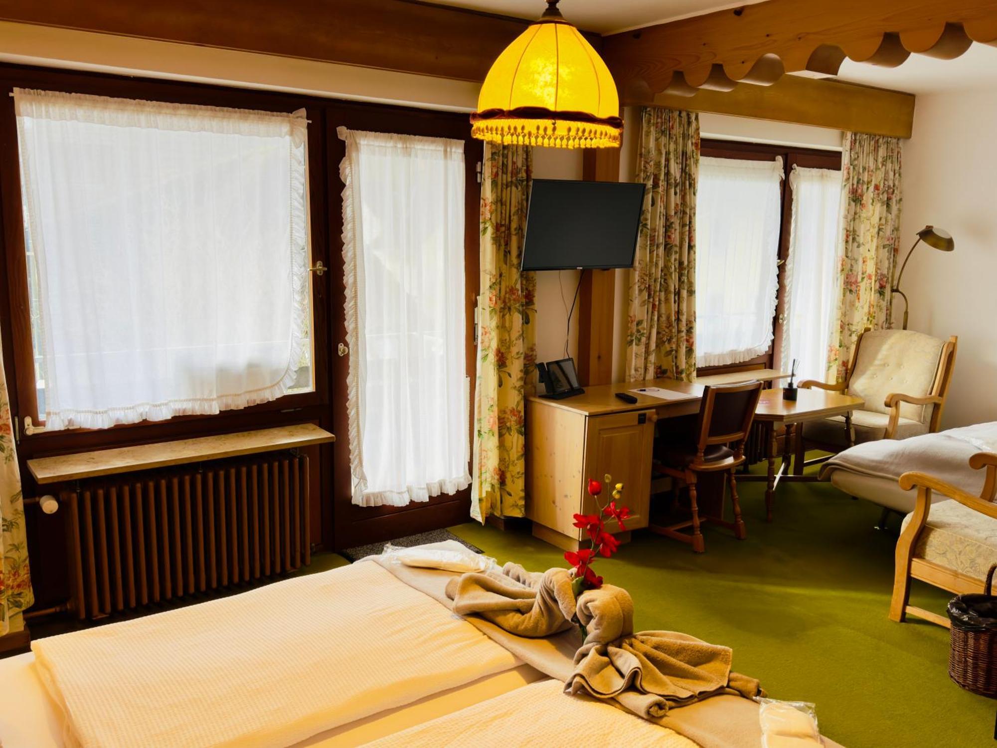 Hotel Restaurant Adler Stube Muenstertal Room photo